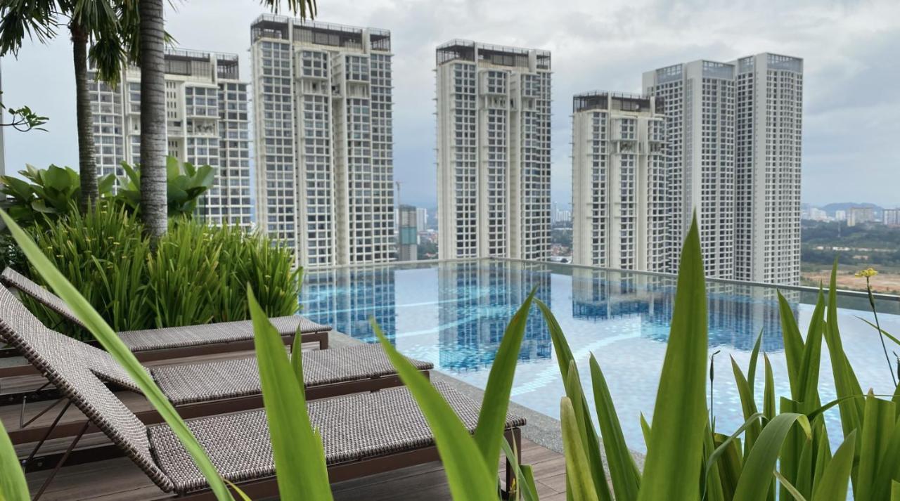 Pangsapuri 13-revo, Aurora, Pavilion *