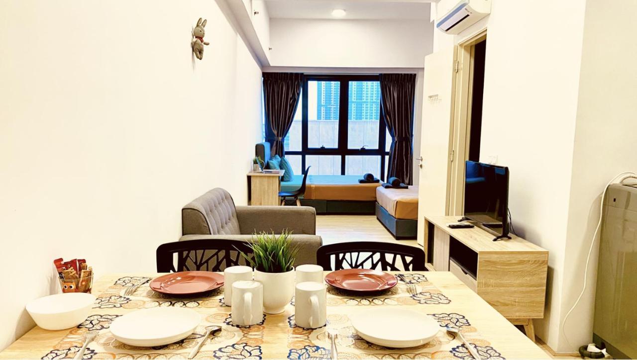 13-revo, Aurora, Pavilion Apartamento